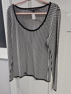 White House Black Market Black & White Houndstooth Scoop Neck Top